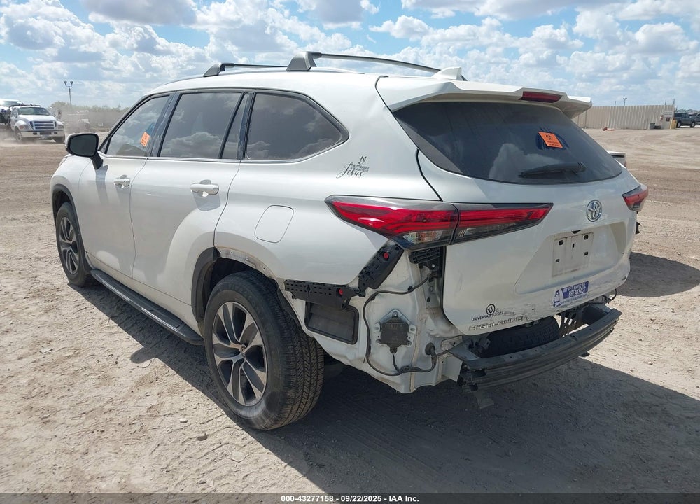 2021 TOYOTA HIGHLANDER XLE VIN: 5TDGZRAH4MS519388