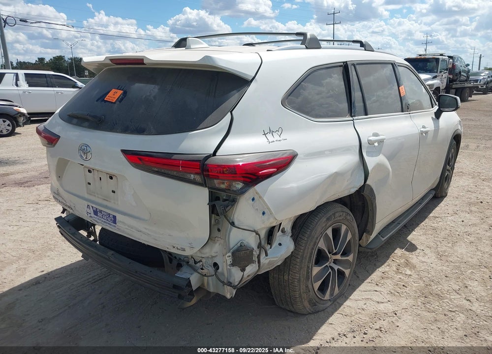 2021 TOYOTA HIGHLANDER XLE VIN: 5TDGZRAH4MS519388