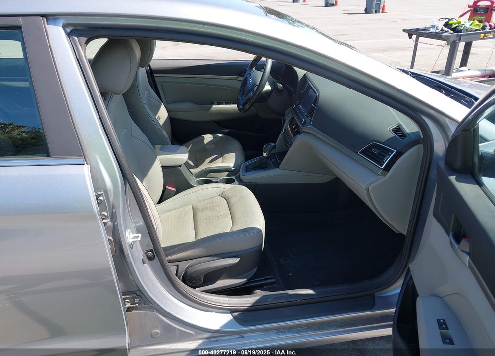 2017 HYUNDAI ELANTRA VIN: 5NPD84LF8HH084486