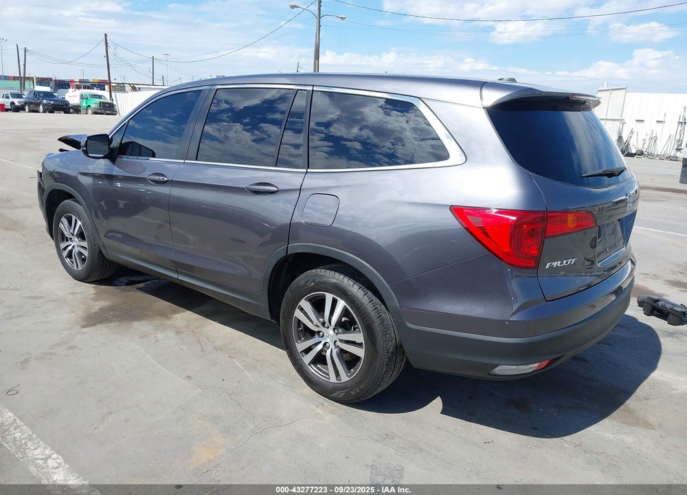2018 HONDA PILOT VIN: 5FNYF5H33JB019612