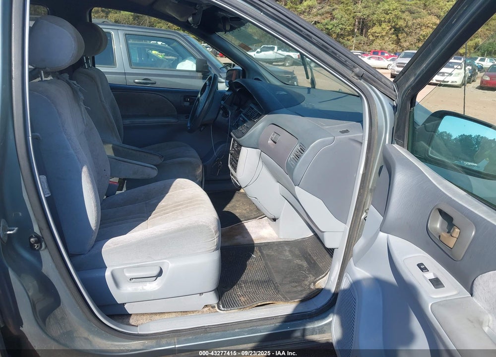 2000 TOYOTA SIENNA LE VIN: 4T3ZF13C7YU296546