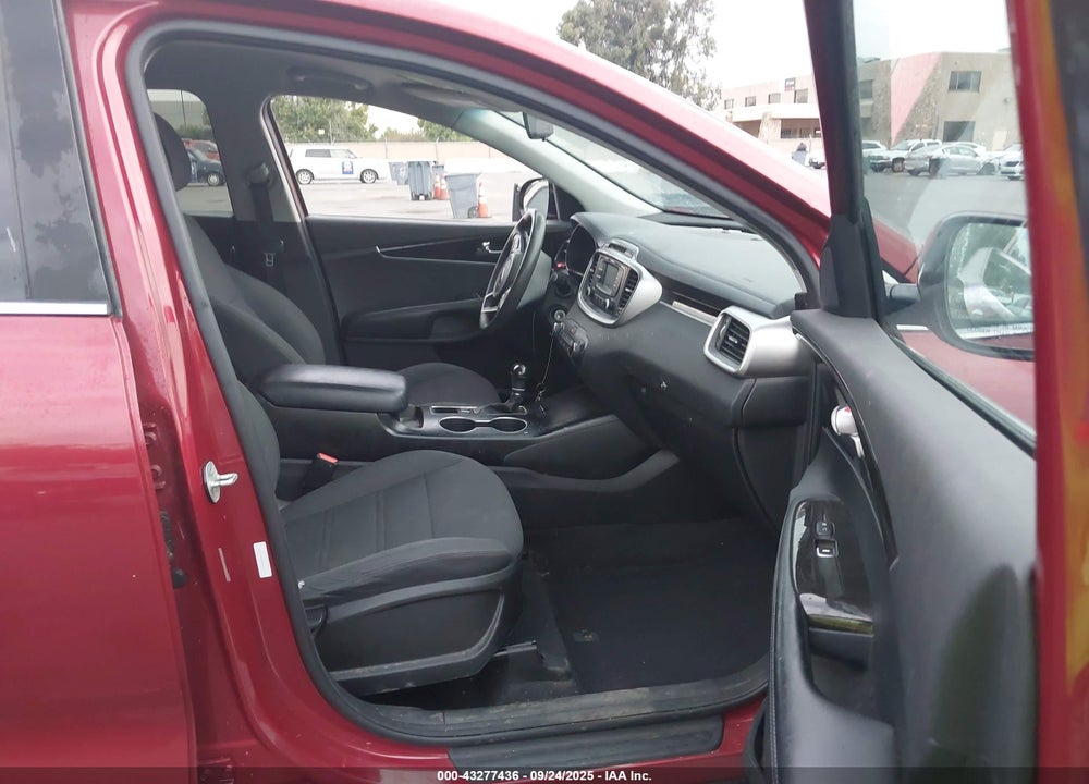 2016 KIA SORENTO 3.3L LX VIN: 5XYPG4A53GG159174