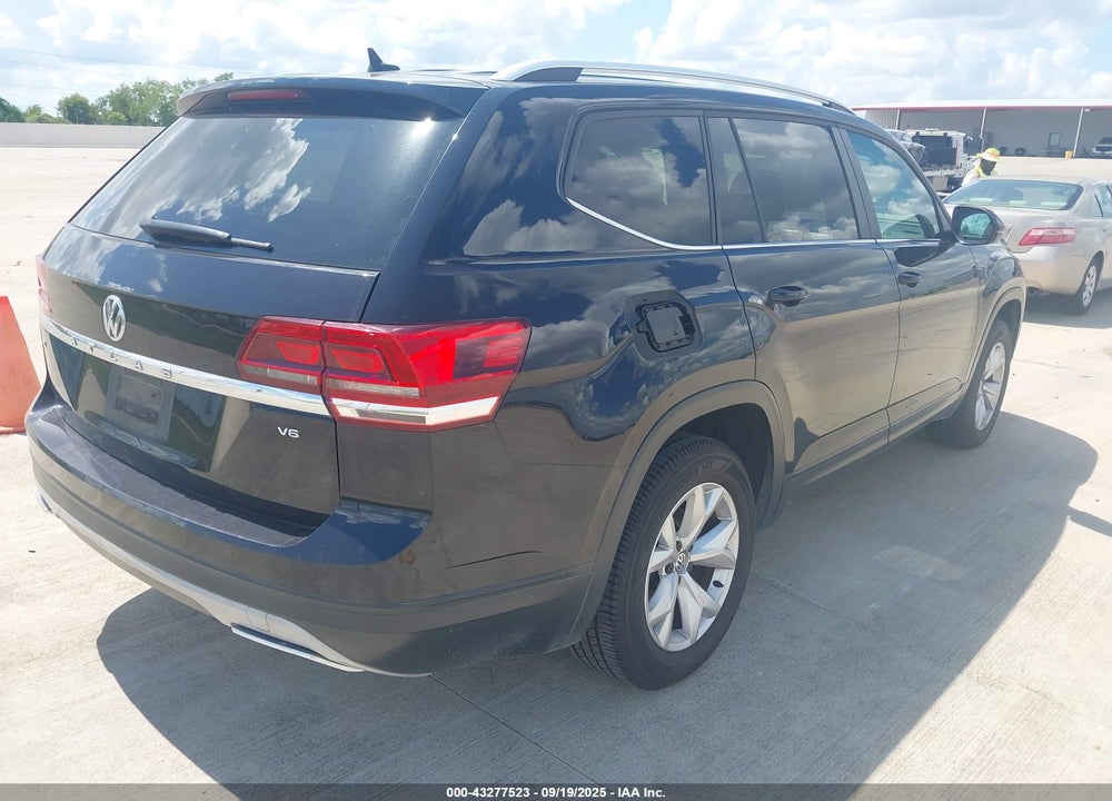 2018 VOLKSWAGEN ATLAS VIN: 1V2CR2CA2JC567294