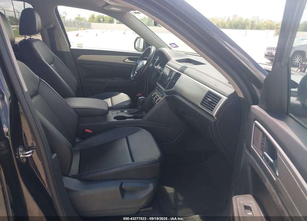 2018 VOLKSWAGEN ATLAS VIN: 1V2CR2CA2JC567294
