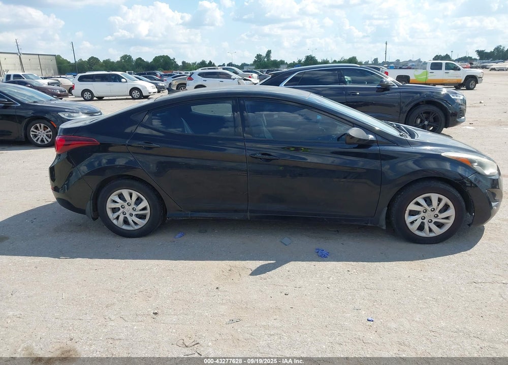 2016 HYUNDAI ELANTRA VIN: 5NPDH4AE1GH666518