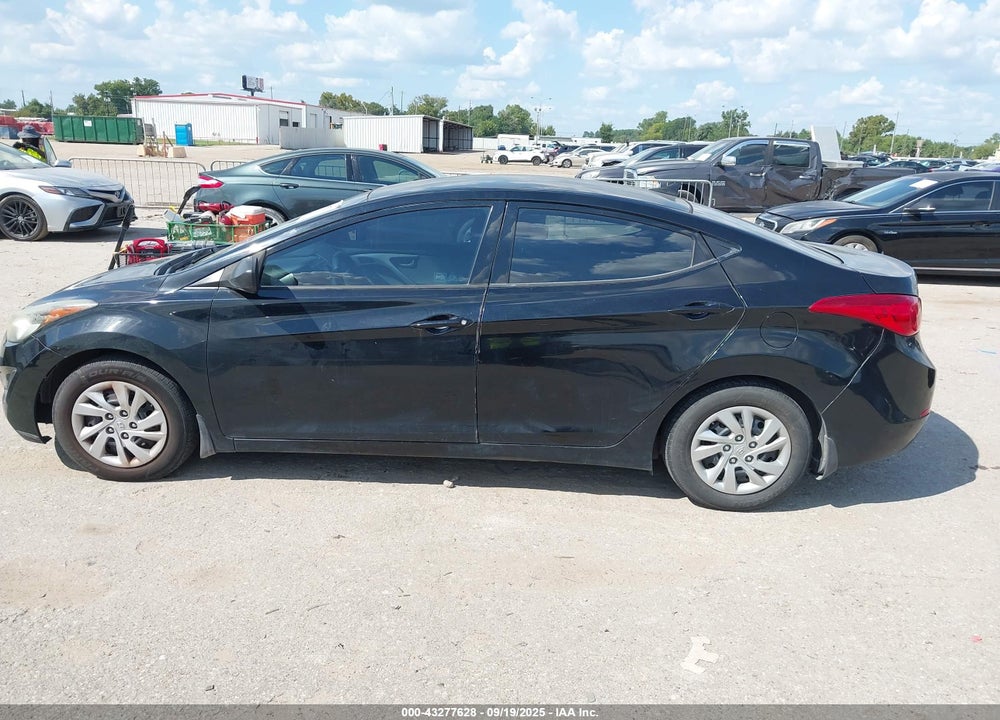 2016 HYUNDAI ELANTRA VIN: 5NPDH4AE1GH666518