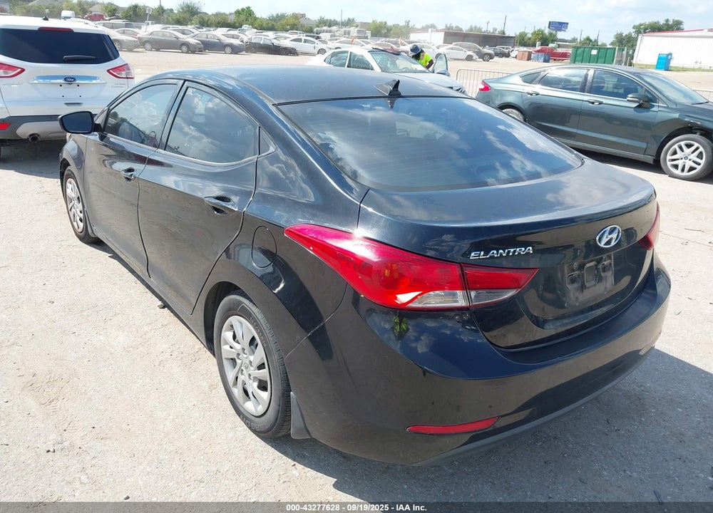 2016 HYUNDAI ELANTRA VIN: 5NPDH4AE1GH666518