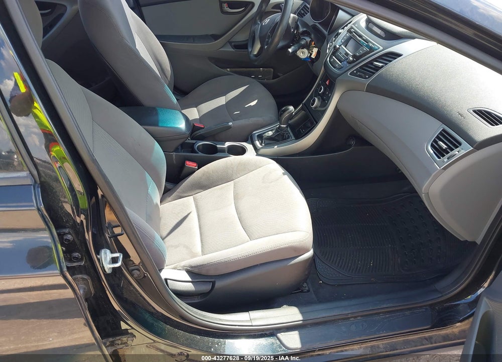 2016 HYUNDAI ELANTRA VIN: 5NPDH4AE1GH666518