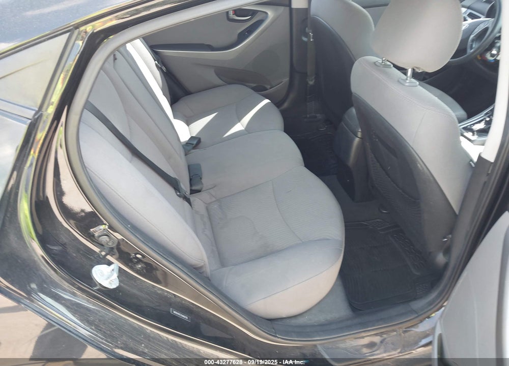 2016 HYUNDAI ELANTRA VIN: 5NPDH4AE1GH666518