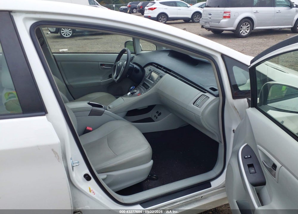 2013 TOYOTA PRIUS VIN: JTDKN3DU2D5594155