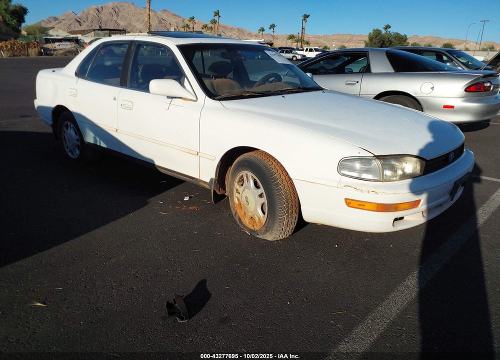 1993 TOYOTA CAMRY XLE VIN: JT2VK13E8P0185706