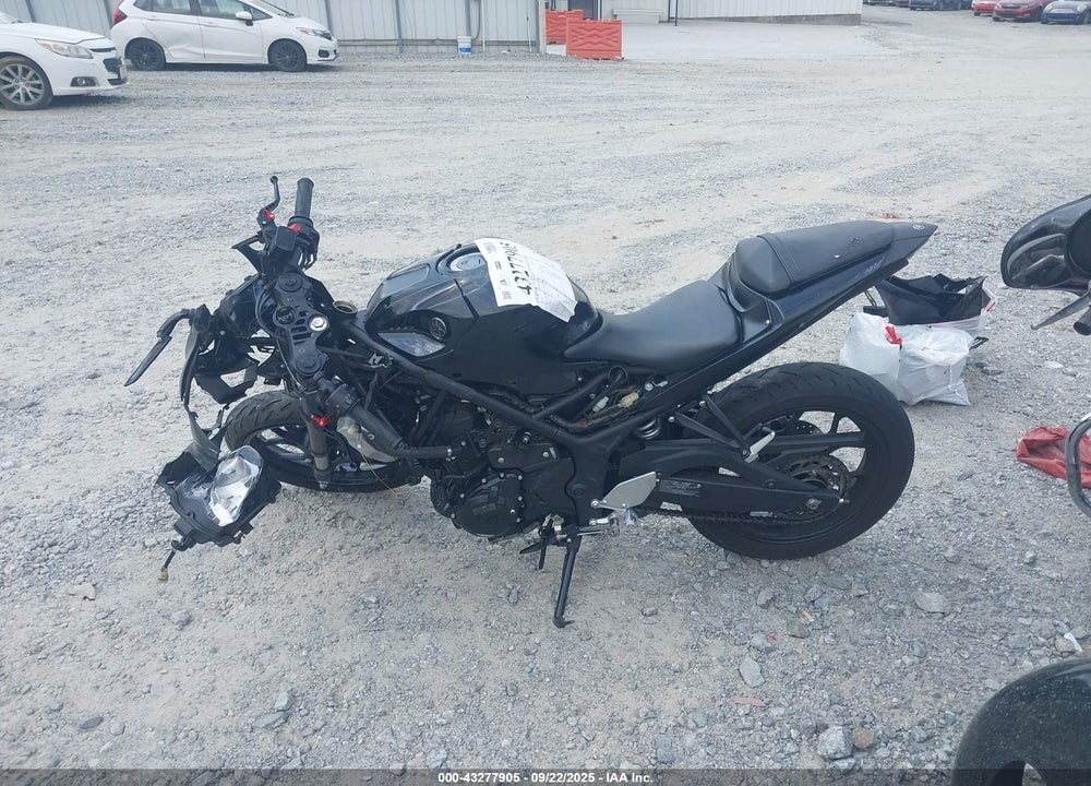 2021 YAMAHA YZFR3 A VIN: MH3RH18Y7MK008009