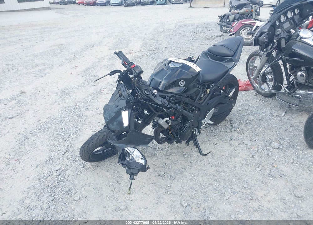 2021 YAMAHA YZFR3 A VIN: MH3RH18Y7MK008009
