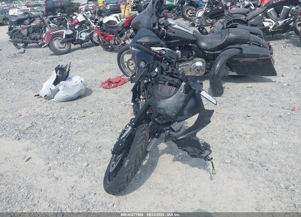 2021 YAMAHA YZFR3 A VIN: MH3RH18Y7MK008009