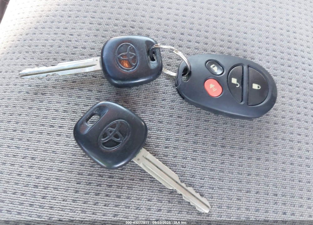 2004 TOYOTA SIENNA LE VIN: 5TDBA23CX4S011470
