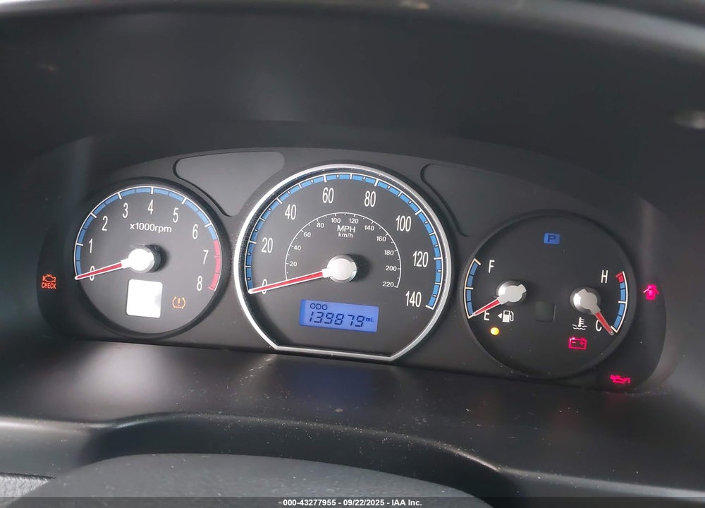 2008 HYUNDAI SANTA FE VIN: 5NMSG13DX8H227393