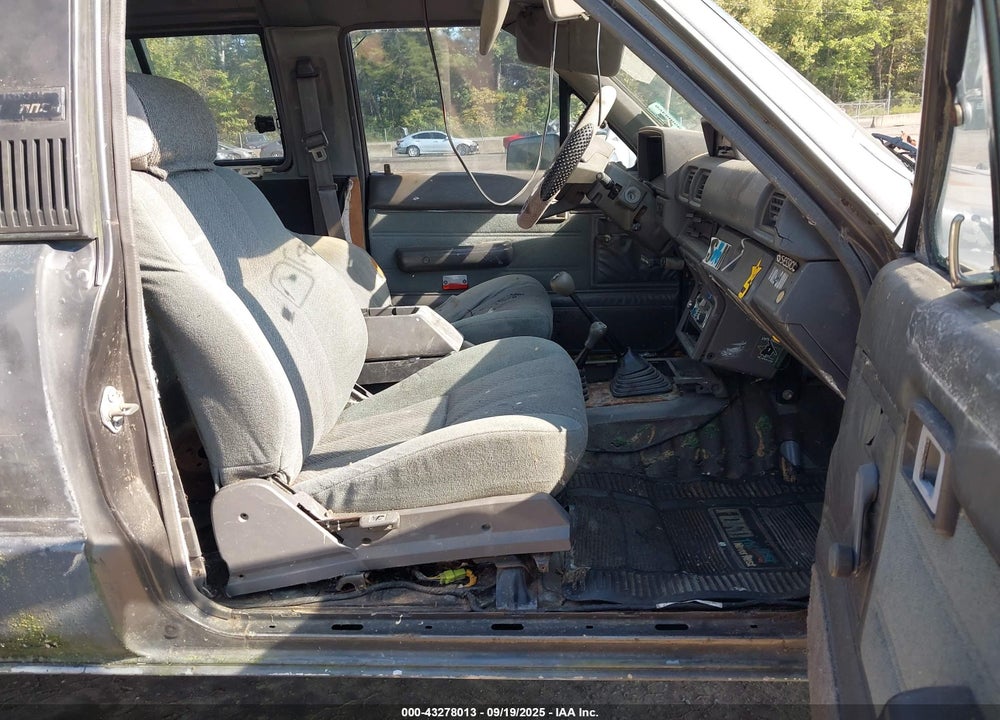 1987 TOYOTA 4RUNNER RN60 VIN: JT4RN62S7H0136793