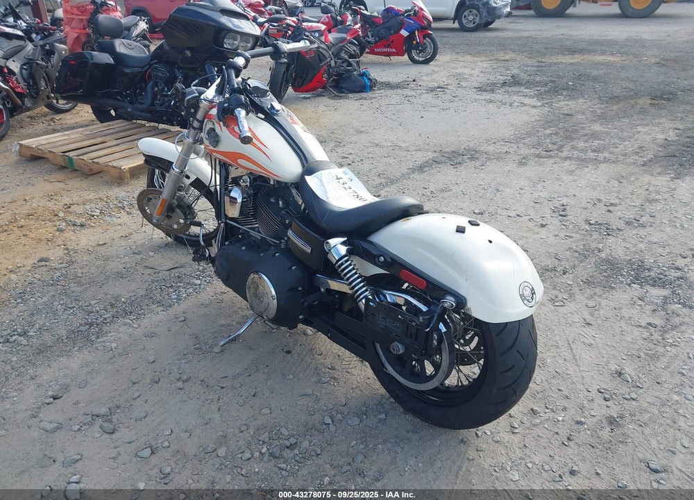 2014 HARLEY-DAVIDSON FXDWG DYNA WIDE GLIDE VIN: 1HD1GPM12EC314586