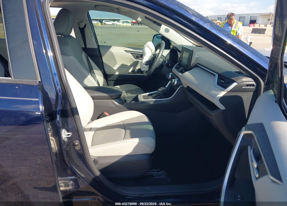 2019 TOYOTA RAV4 VIN: 2T3C1RFV4KW052053