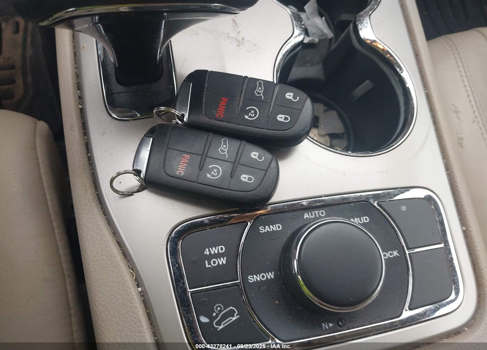 2015 JEEP GRAND CHEROKEE VIN: 1C4RJFBG9FC830985