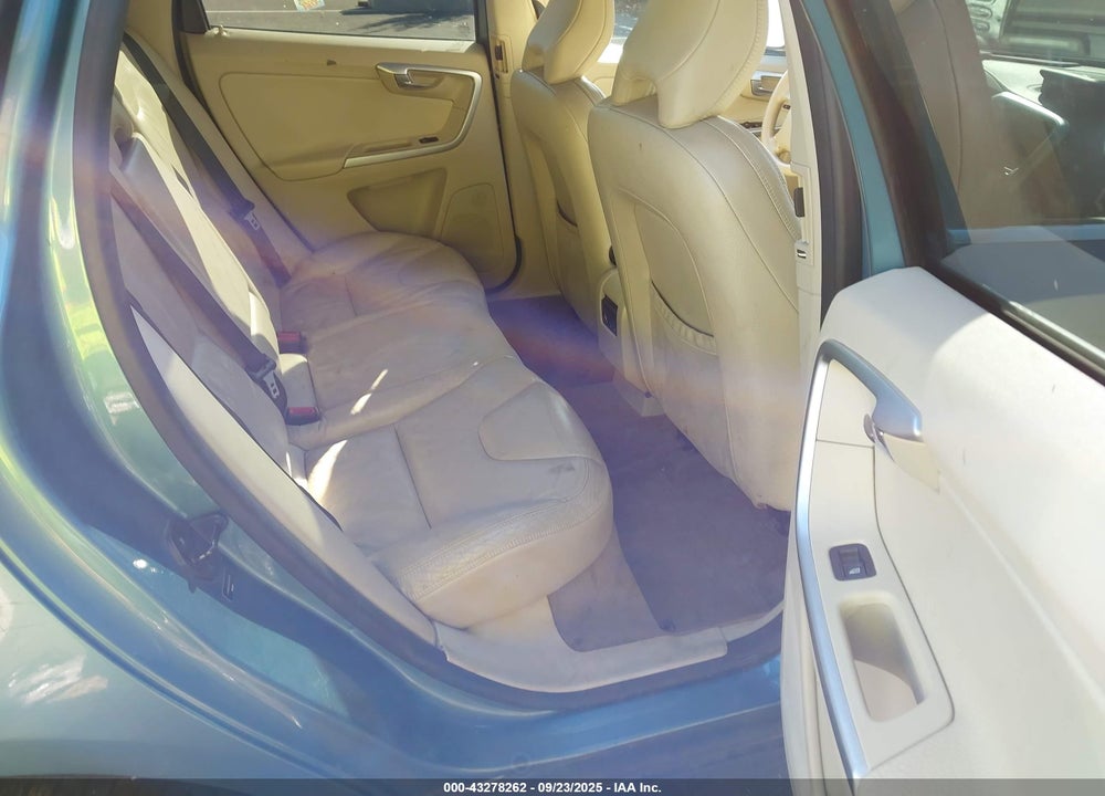 2010 VOLVO XC60 VIN: YV4992DZ8A2034174