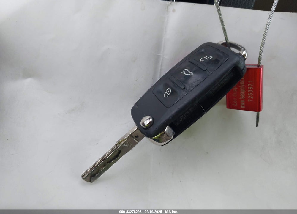 2012 VOLKSWAGEN TIGUAN VIN: WVGBV7AX9CW584992