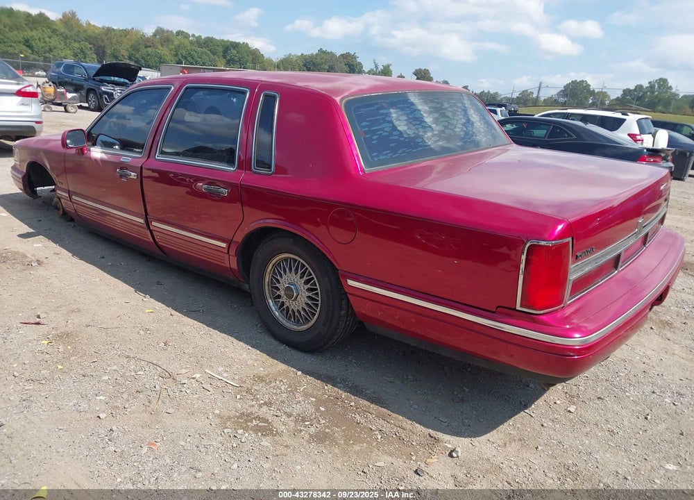 1995 LINCOLN TOWN CAR SIGNATURE/SPINNAKER VIN: 1LNLM82W1SY634483