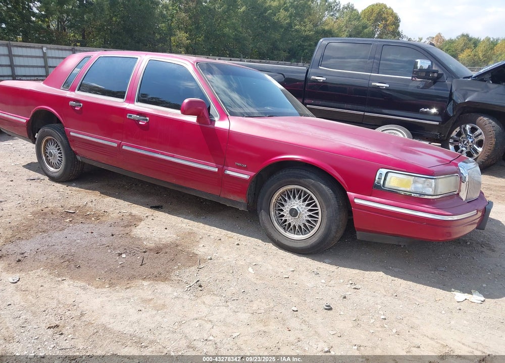 1995 LINCOLN TOWN CAR SIGNATURE/SPINNAKER VIN: 1LNLM82W1SY634483