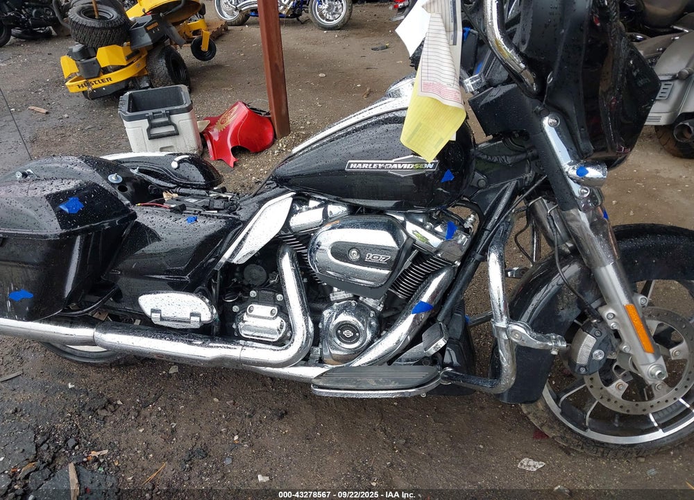 2023 HARLEY-DAVIDSON FLHX VIN: 1HD1KBC16PB637177
