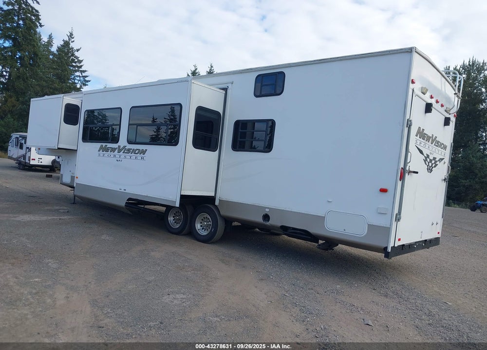 2005 VENTURE RV SPORTSTER 37 VIN: 4EZFS37255S017755