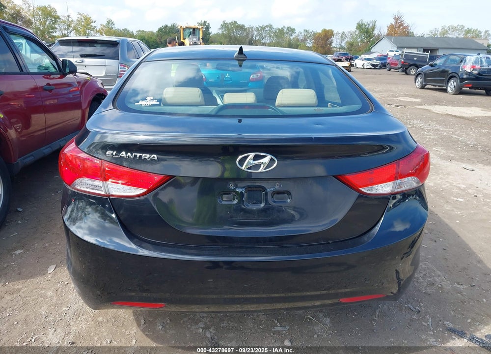 2013 HYUNDAI ELANTRA VIN: KMHDH4AE9DU854524