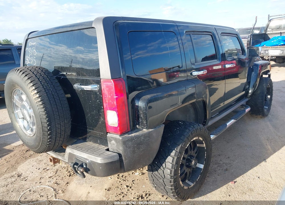 2007 HUMMER H3 VIN: 5GTDN13E378138295