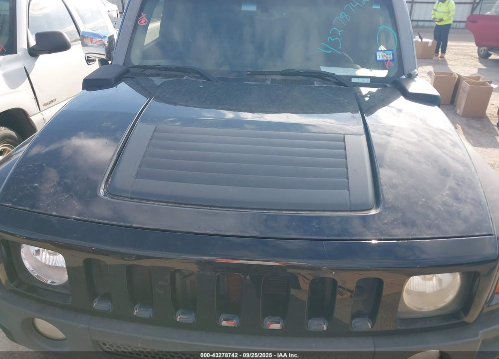 2007 HUMMER H3 VIN: 5GTDN13E378138295