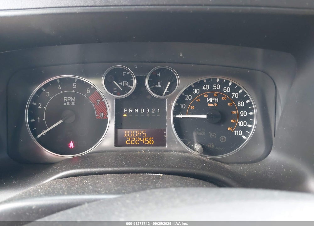2007 HUMMER H3 VIN: 5GTDN13E378138295