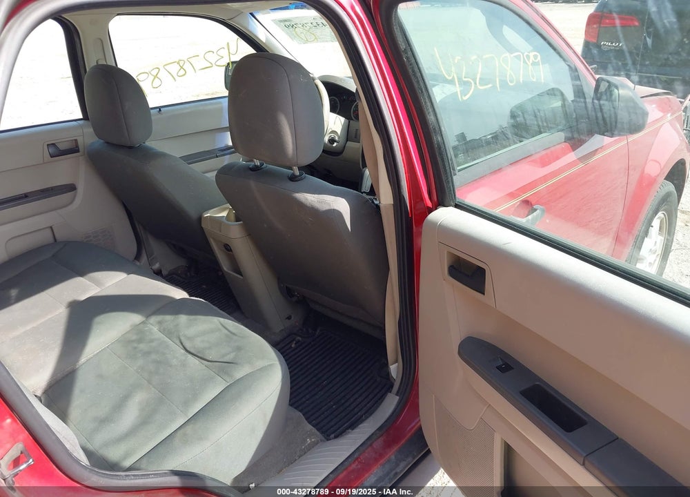 2011 FORD ESCAPE XLS VIN: 1FMCU0C79BKA87524