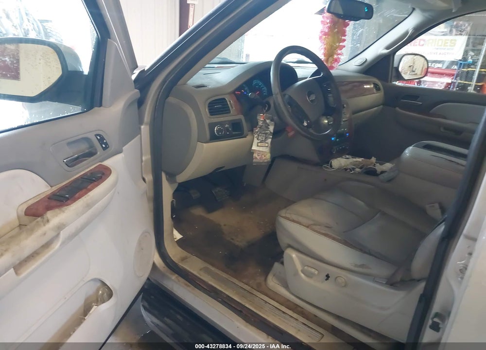2008 CHEVROLET SUBURBAN 1500 VIN: 1GNFC16098J193647