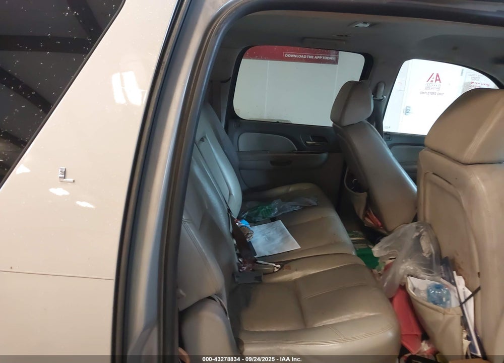 2008 CHEVROLET SUBURBAN 1500 VIN: 1GNFC16098J193647