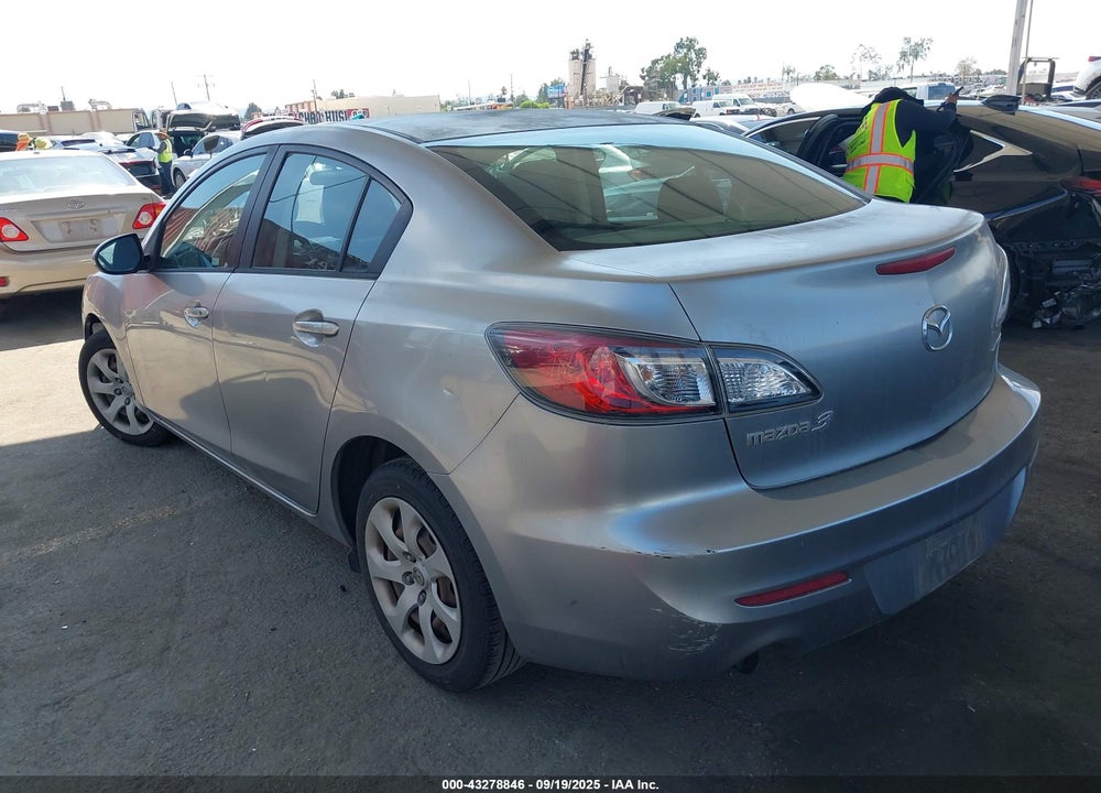2013 MAZDA 3 I SPORT VIN: JM1BL1UP3D1768682