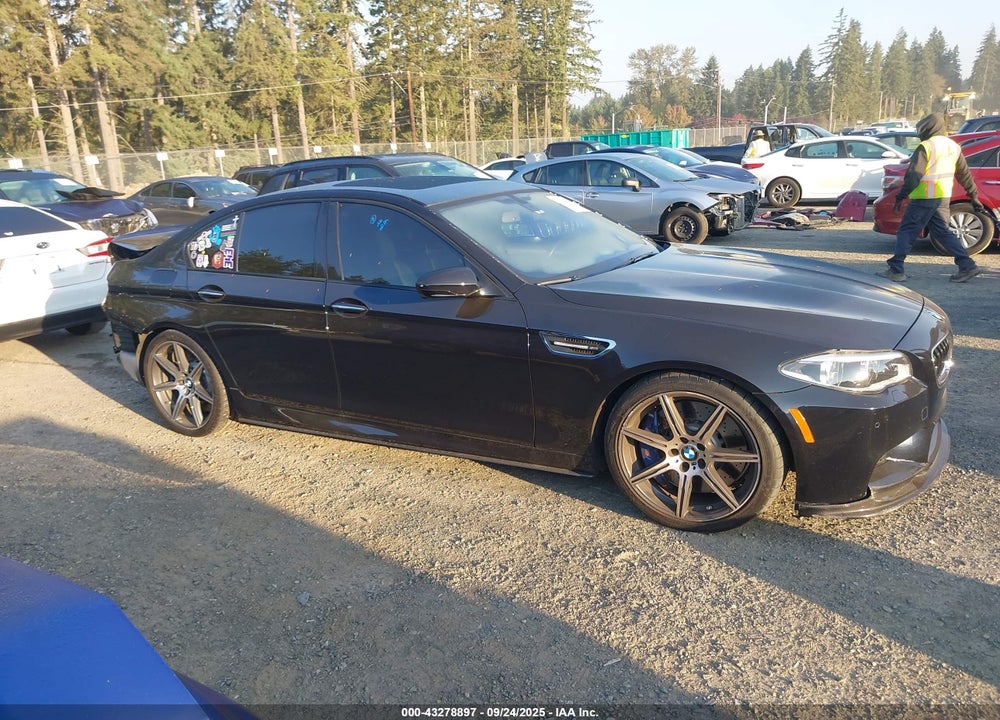 2015 BMW M5 VIN: WBSFV9C57FD595009