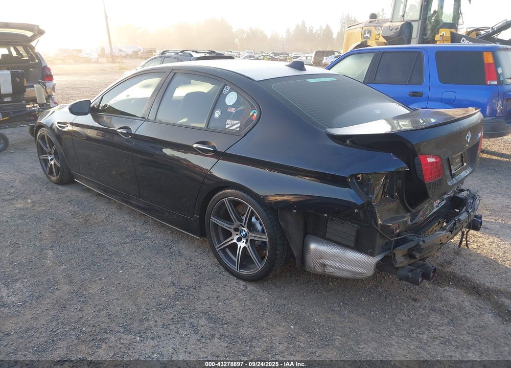 2015 BMW M5 VIN: WBSFV9C57FD595009