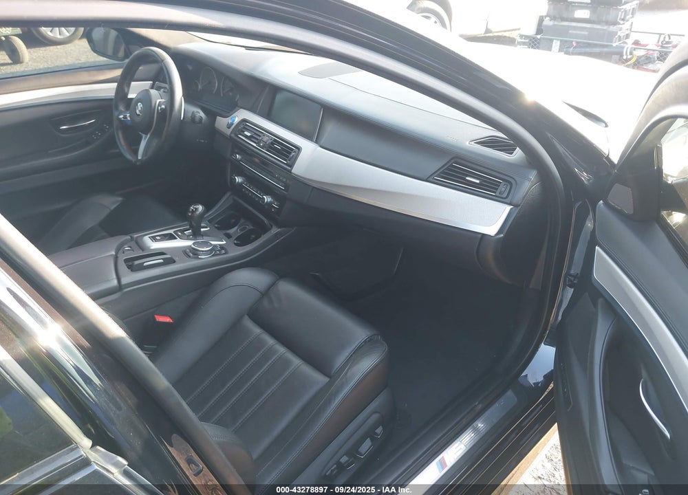 2015 BMW M5 VIN: WBSFV9C57FD595009