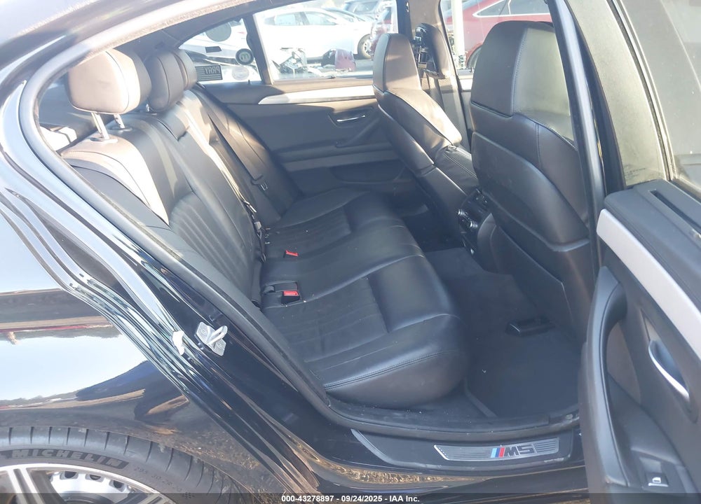 2015 BMW M5 VIN: WBSFV9C57FD595009