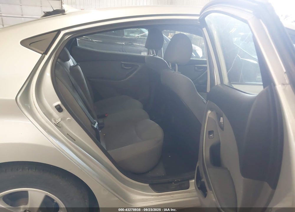 2014 HYUNDAI ELANTRA VIN: 5NPDH4AE3EH488236