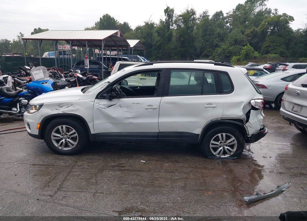 2017 VOLKSWAGEN TIGUAN VIN: WVGBV7AX9HK016742