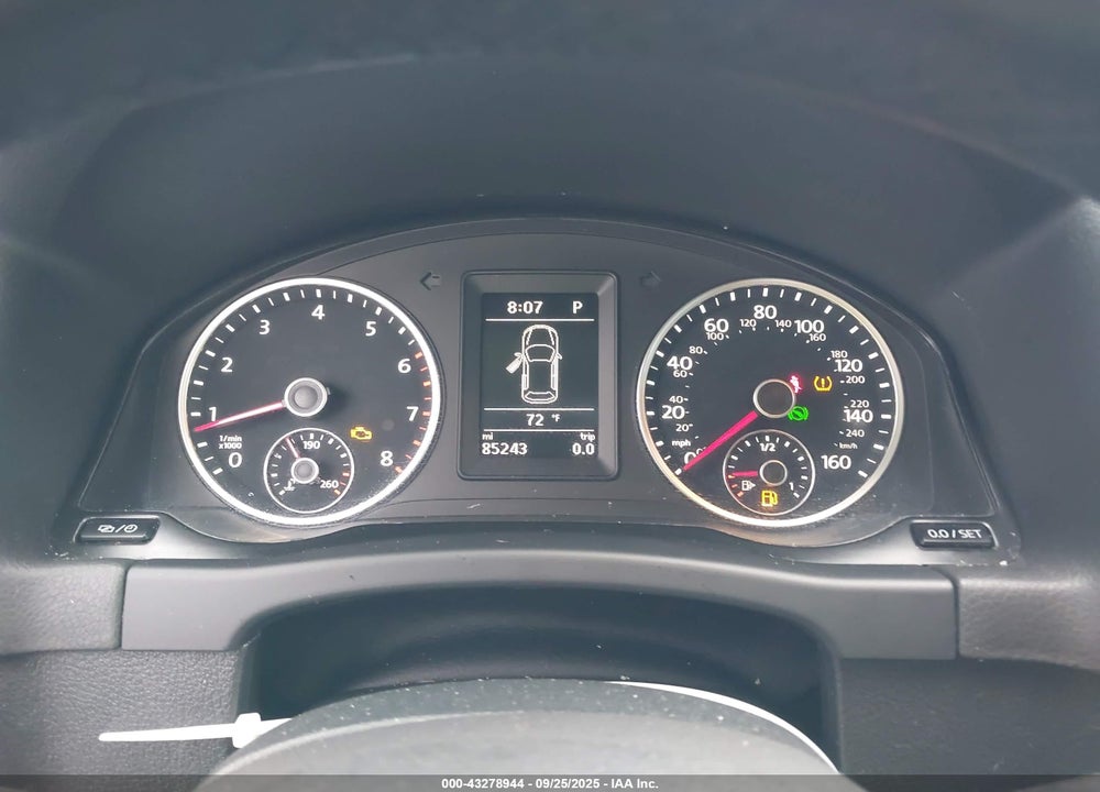 2017 VOLKSWAGEN TIGUAN VIN: WVGBV7AX9HK016742