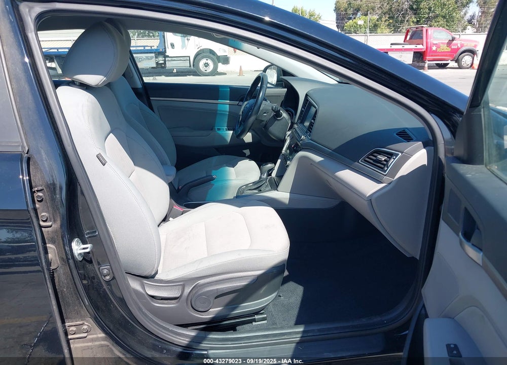 2017 HYUNDAI ELANTRA SE VIN: KMHD84LF7HU106138