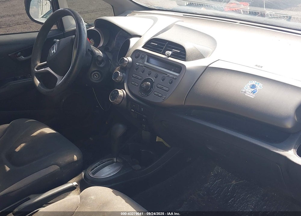 2013 HONDA FIT VIN: JHMGE8H3XDC042644