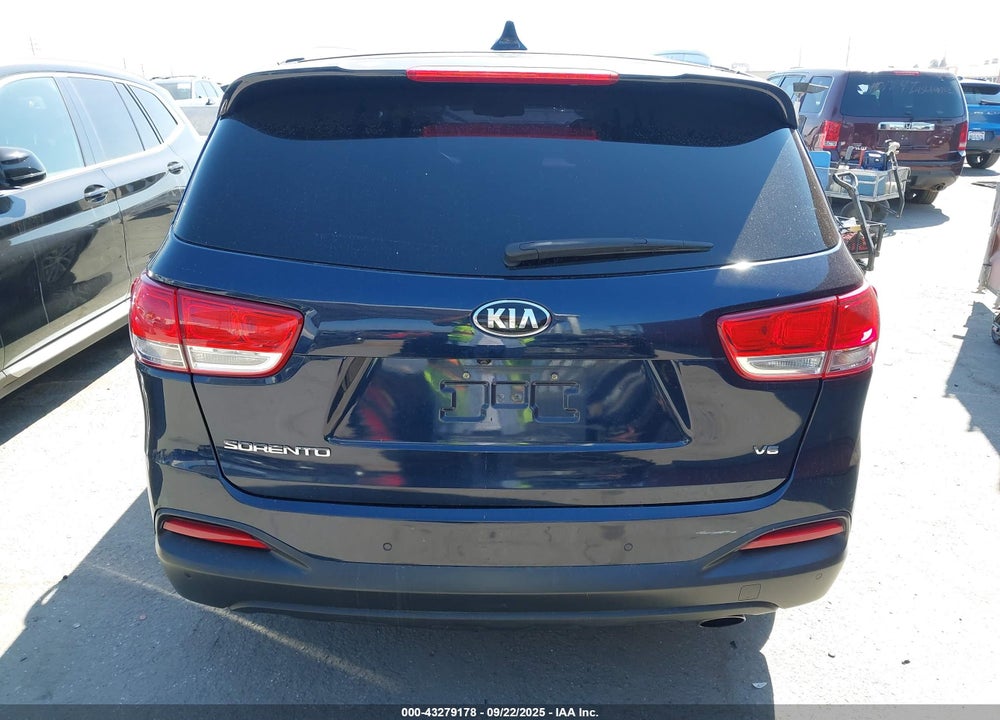 2017 KIA SORENTO 3.3L LX VIN: 5XYPG4A53HG301332