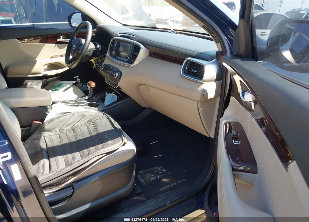 2017 KIA SORENTO 3.3L LX VIN: 5XYPG4A53HG301332