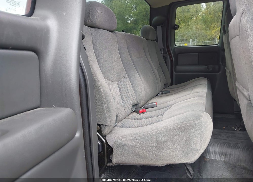 2005 CHEVROLET SILVERADO 2500HD LS VIN: 1GCHK29U05E145841
